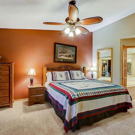 Brown Family Condo For Families Golf Trips And Girls Getaways Wisconsin Dells Bagian luar foto
