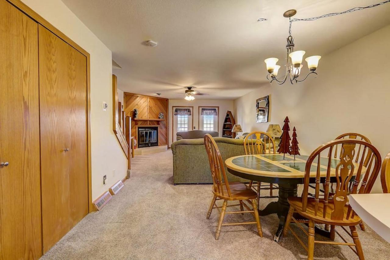 Brown Family Condo For Families Golf Trips And Girls Getaways Wisconsin Dells Bagian luar foto