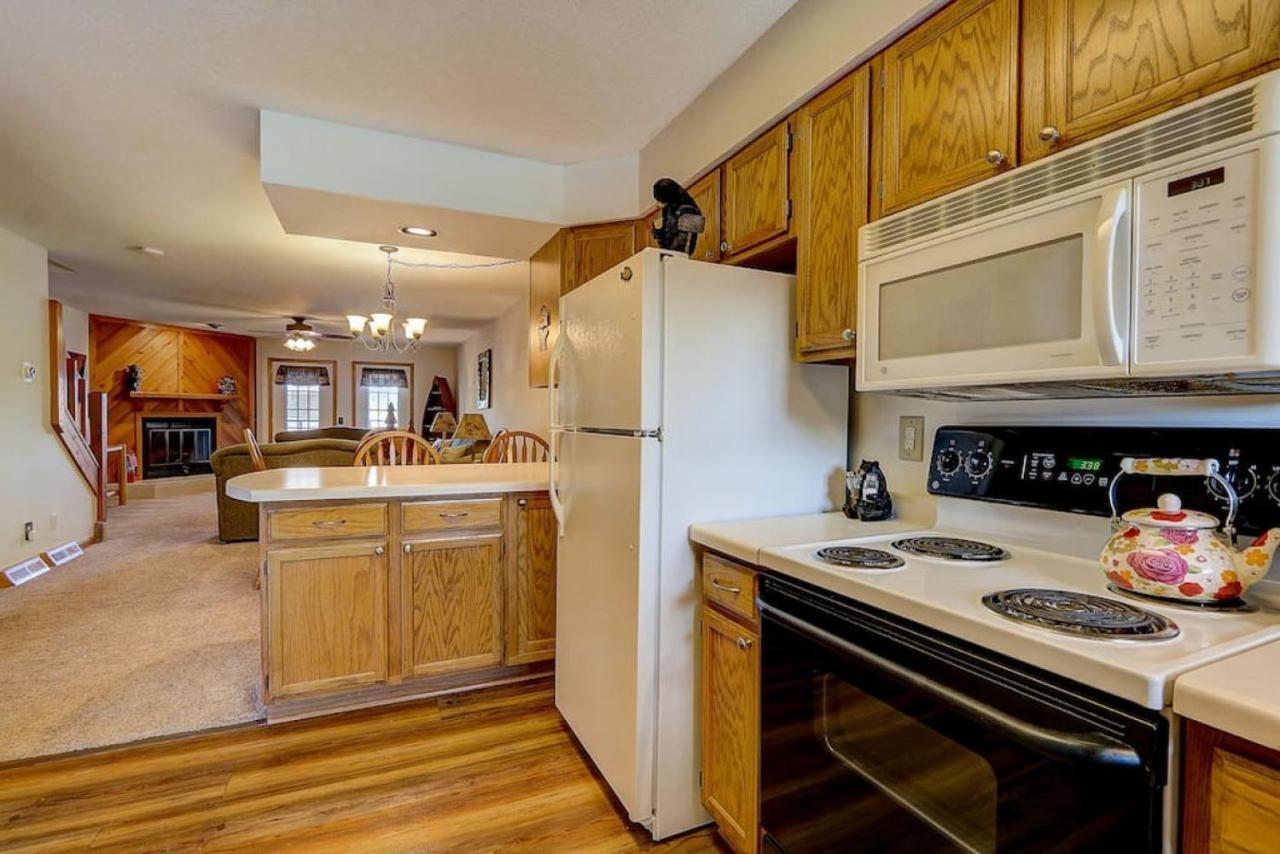 Brown Family Condo For Families Golf Trips And Girls Getaways Wisconsin Dells Bagian luar foto