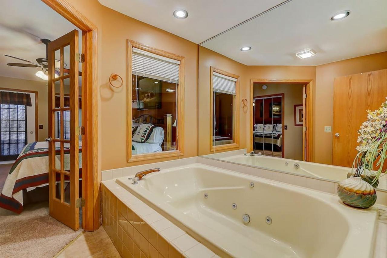 Brown Family Condo For Families Golf Trips And Girls Getaways Wisconsin Dells Bagian luar foto