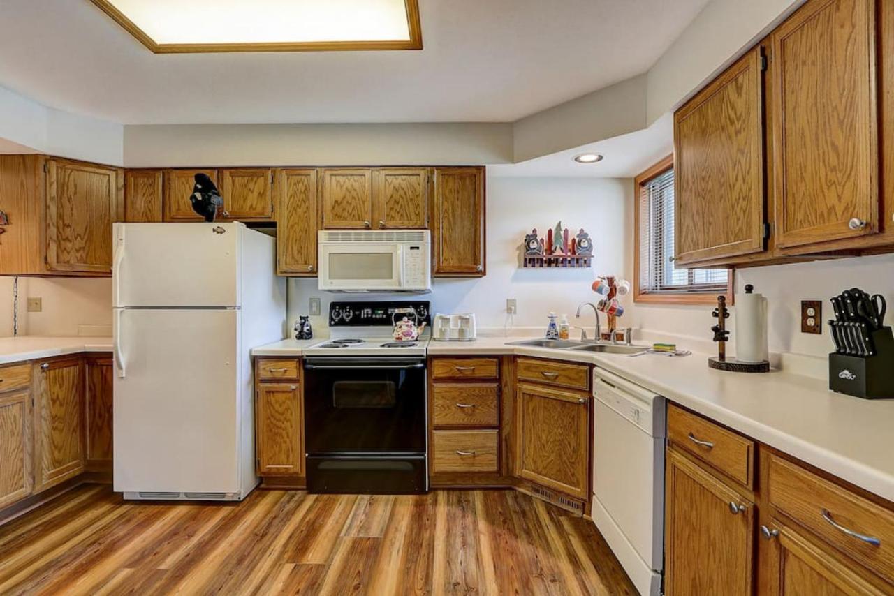 Brown Family Condo For Families Golf Trips And Girls Getaways Wisconsin Dells Bagian luar foto