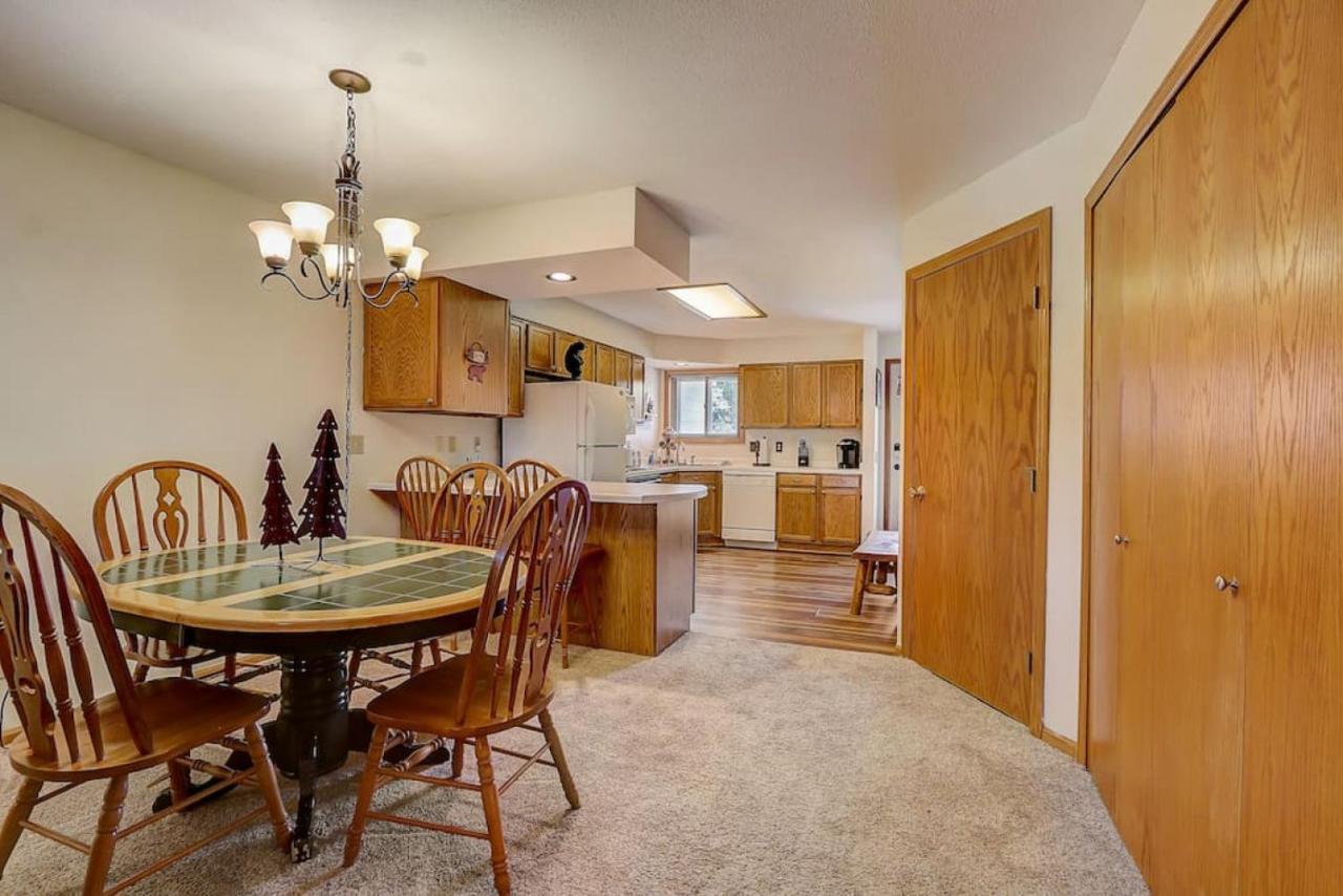 Brown Family Condo For Families Golf Trips And Girls Getaways Wisconsin Dells Bagian luar foto